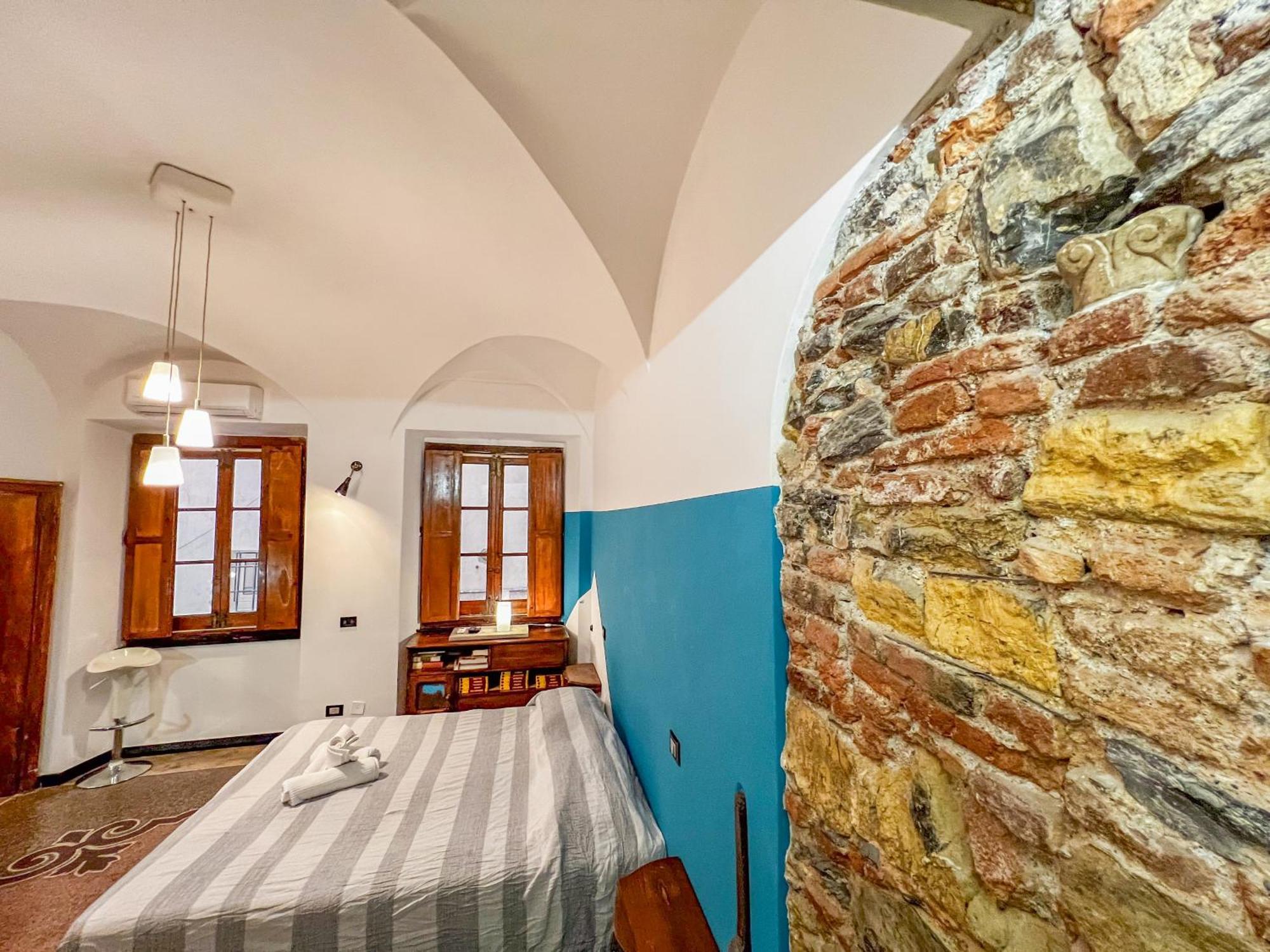 Lovingenoa Old Stone Apartment Bagian luar foto