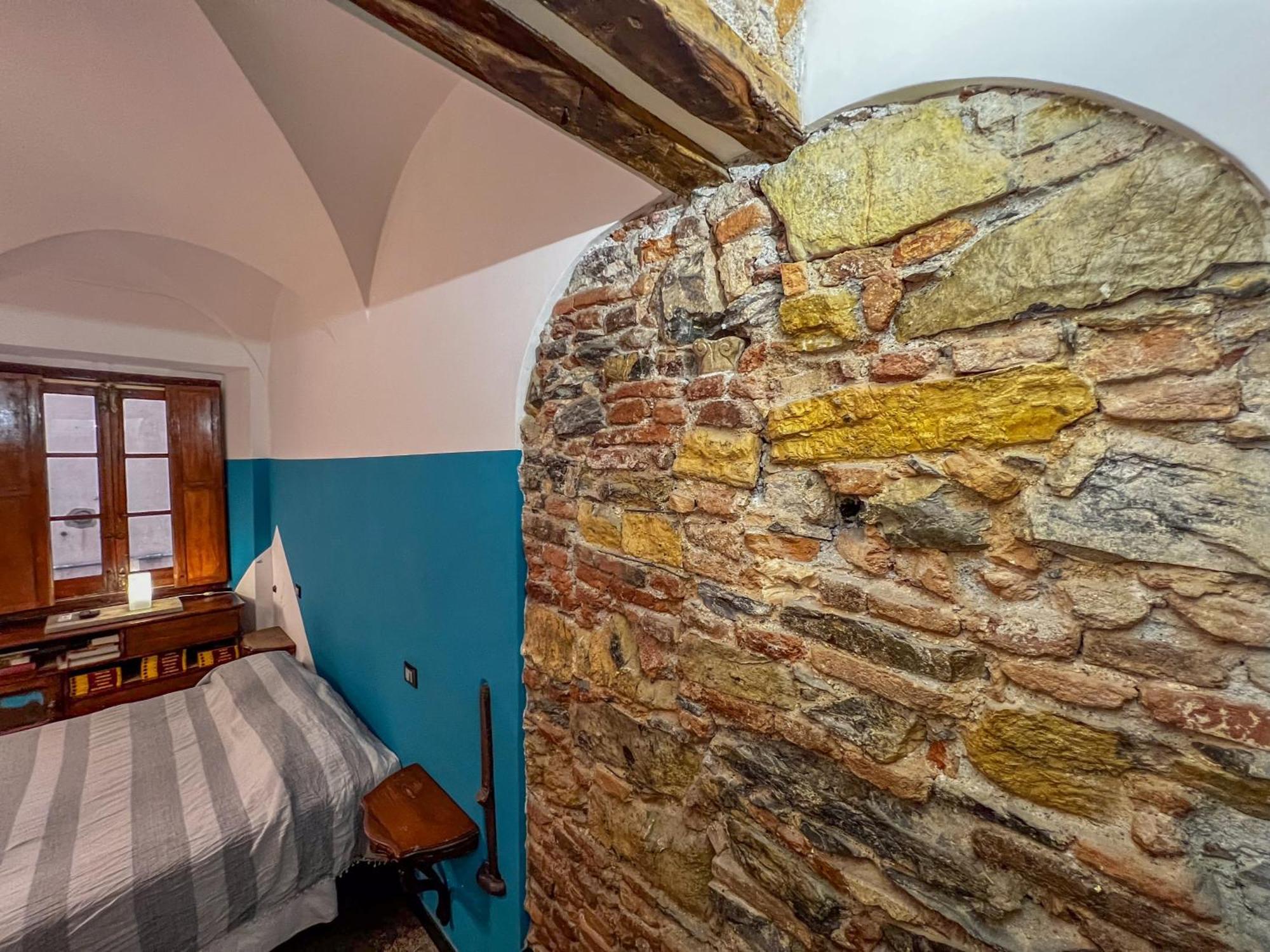 Lovingenoa Old Stone Apartment Bagian luar foto